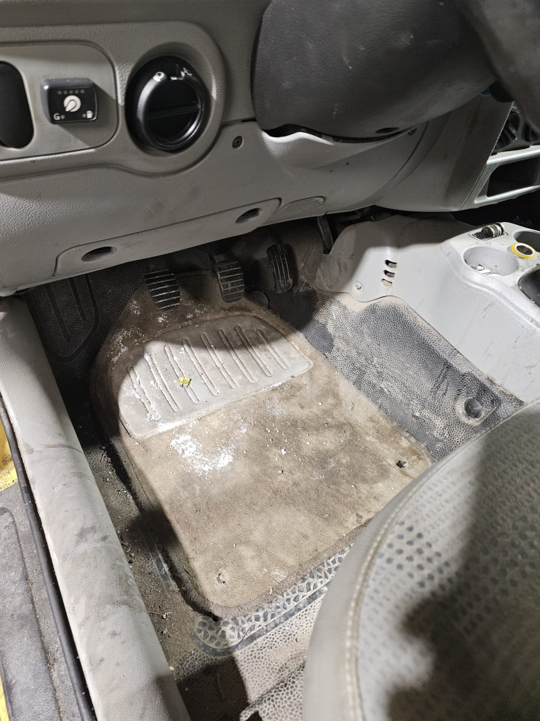 Interiér před čištěním