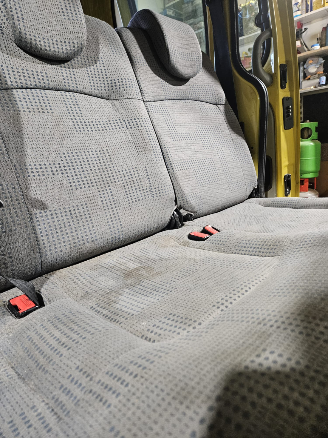 Interiér před čištěním